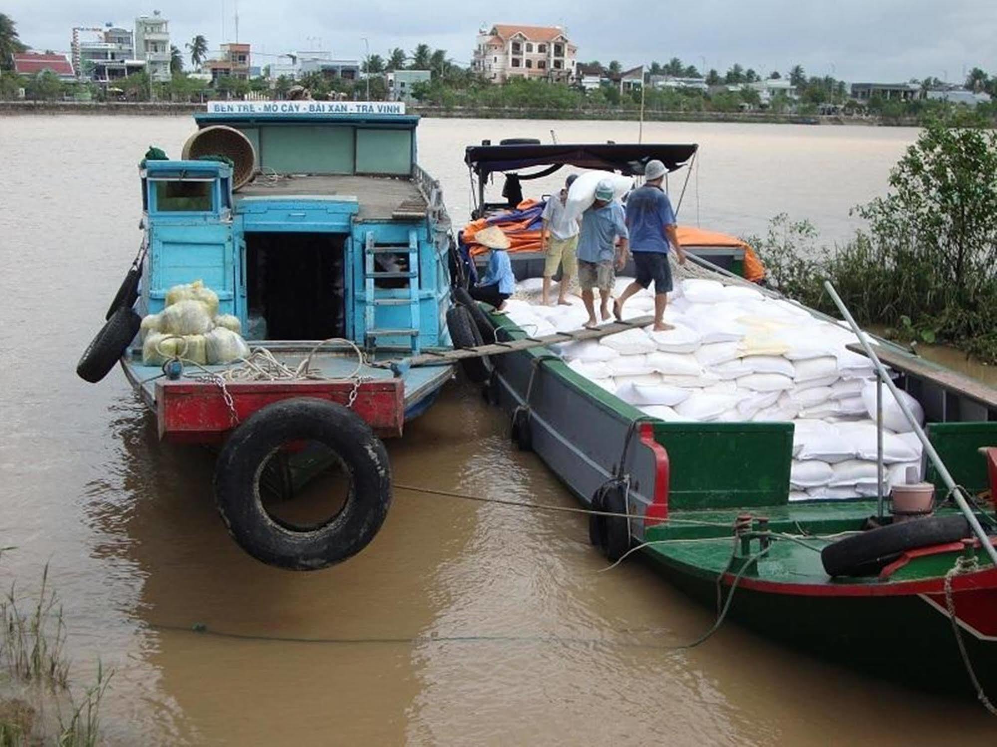 Отель Oasis Ben Tre Экстерьер фото